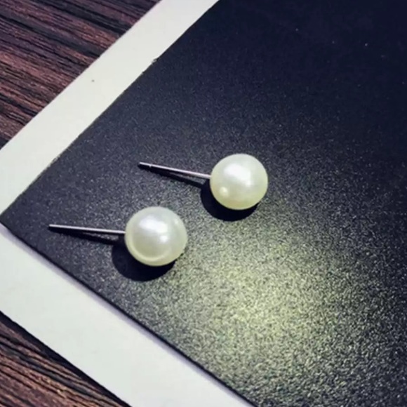 New Sterling Silver 925 Faux Pearl Stud Earrings - Picture 4 of 7